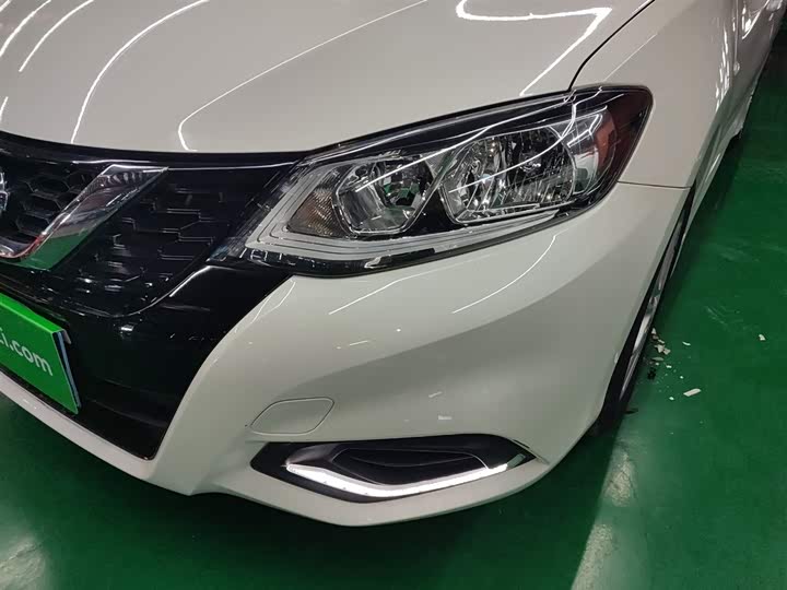 Фото 24 - Nissan Tiida