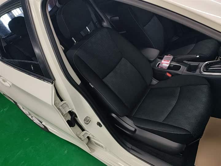 Фото 25 - Nissan Tiida