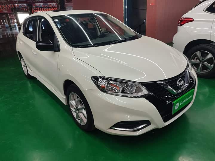 Фото 4 - Nissan Tiida