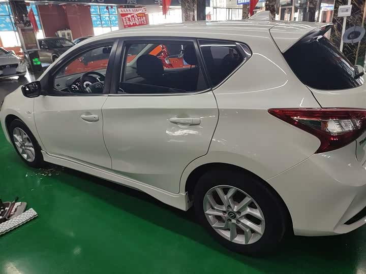 Фото 5 - Nissan Tiida