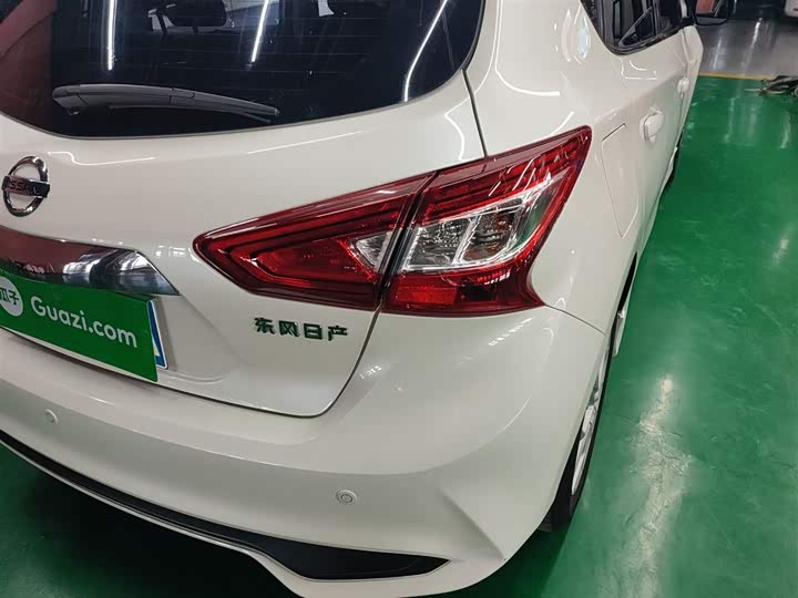 Фото 8 - Nissan Tiida