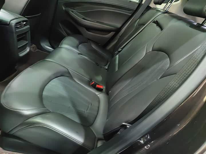 Фото 17 - Buick Envision Plus