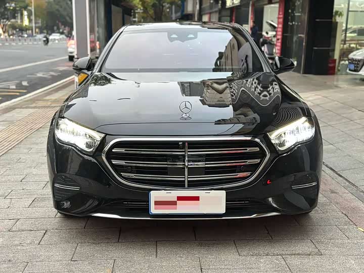 Фото 3 - Mercedes-Benz E-Class