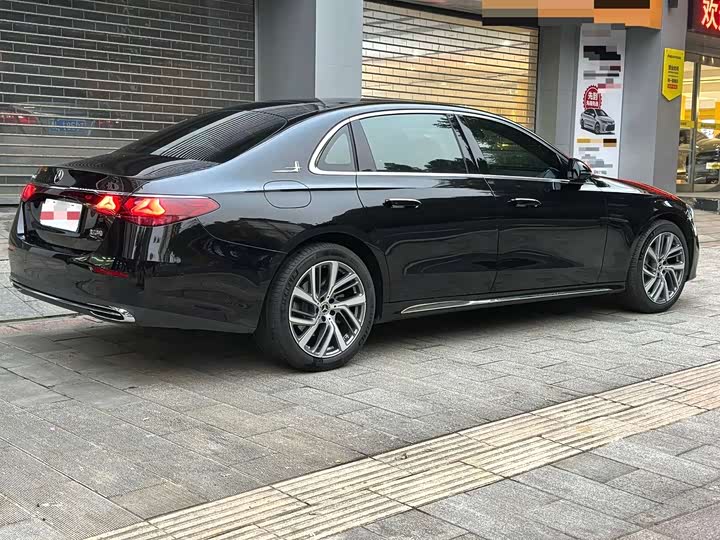 Фото 4 - Mercedes-Benz E-Class