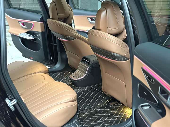 Фото 7 - Mercedes-Benz E-Class