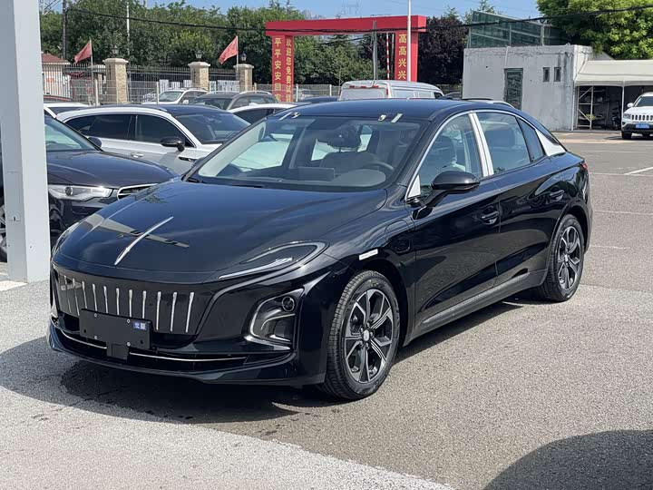 Фото 1 - Hongqi E-QM5