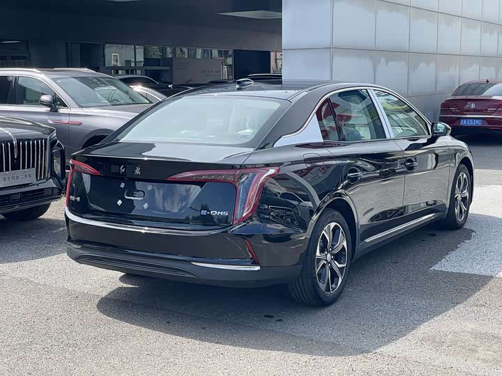 Фото 3 - Hongqi E-QM5