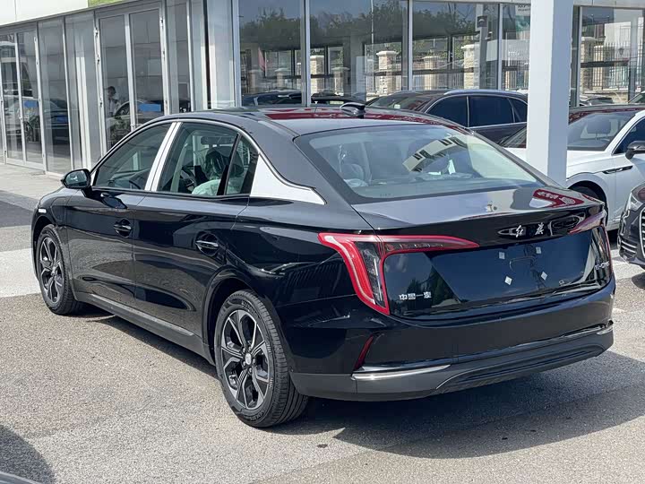 Фото 4 - Hongqi E-QM5