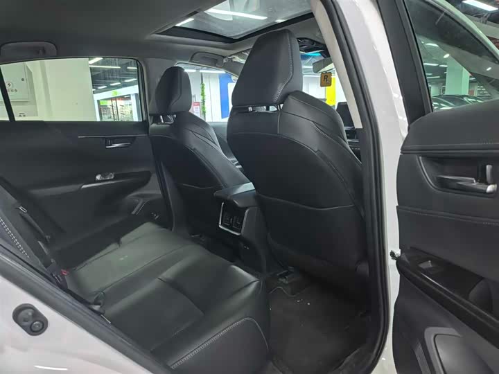 Фото 11 - Toyota Venza