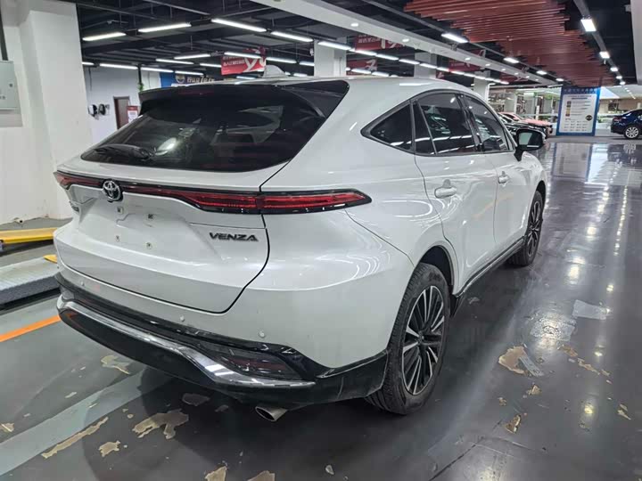 Фото 16 - Toyota Venza