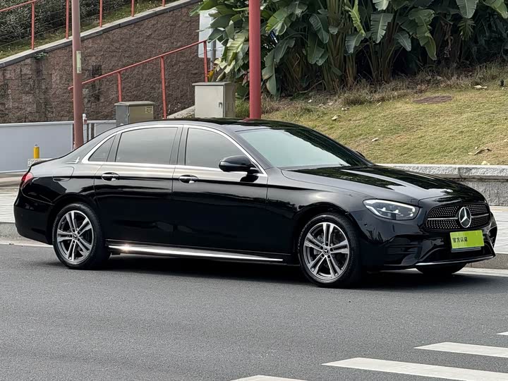 Фото 3 - Mercedes-Benz E-Class