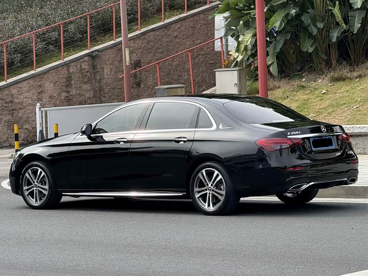 Фото 5 - Mercedes-Benz E-Class