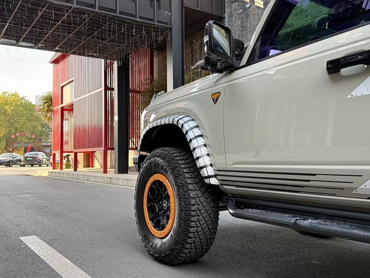 Фото 11 - Ford Bronco