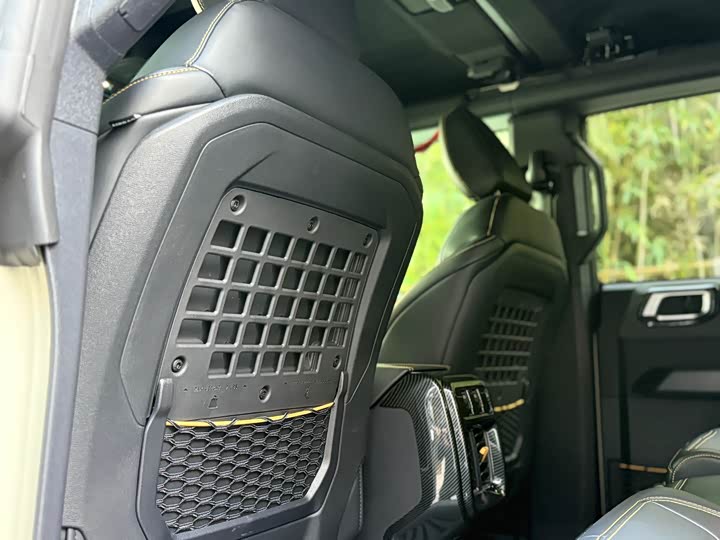 Фото 16 - Ford Bronco