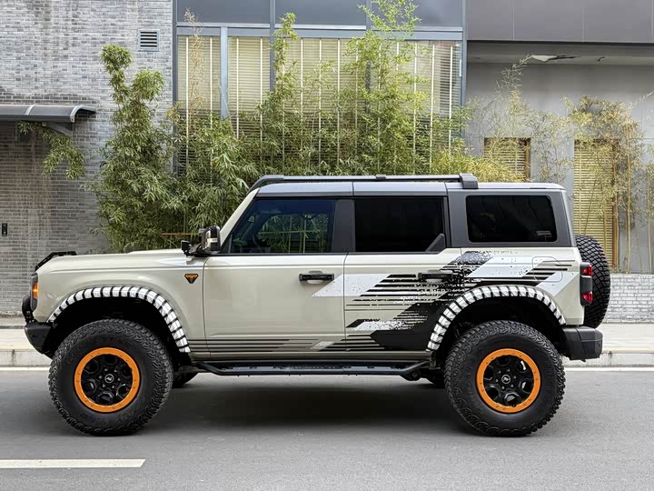 Фото 6 - Ford Bronco