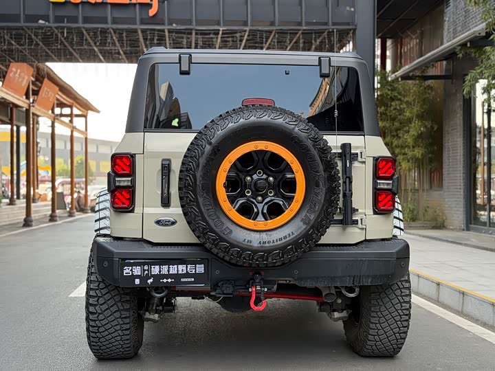 Фото 8 - Ford Bronco