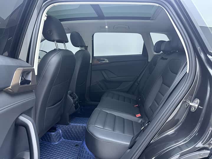 Фото 10 - Volkswagen Tharu