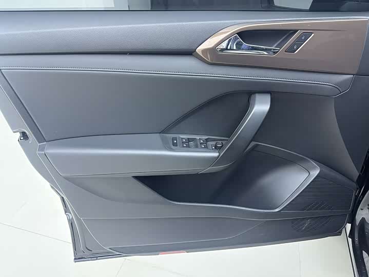 Фото 13 - Volkswagen Tharu