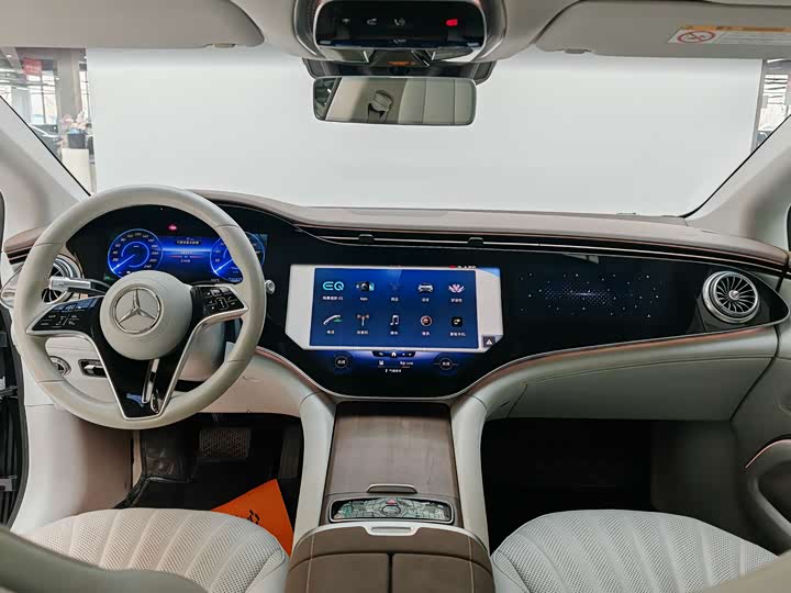 Фото 10 - Mercedes-Benz EQS