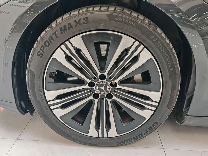 Фото 13 - Mercedes-Benz EQS