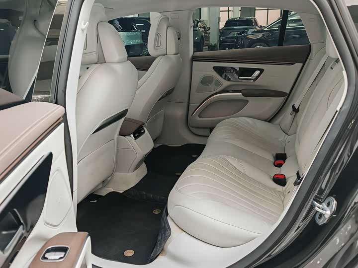 Фото 9 - Mercedes-Benz EQS