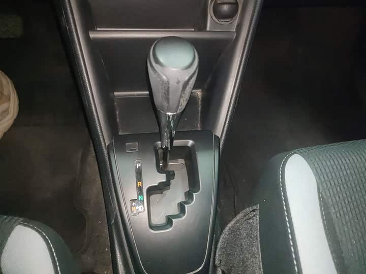 Фото 14 - Toyota Yaris L Hatchback