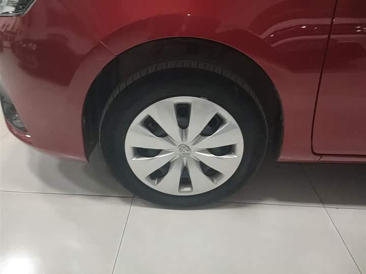 Фото 23 - Toyota Yaris L Hatchback