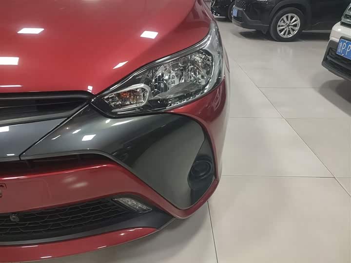 Фото 24 - Toyota Yaris L Hatchback