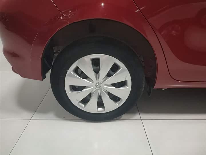 Фото 26 - Toyota Yaris L Hatchback