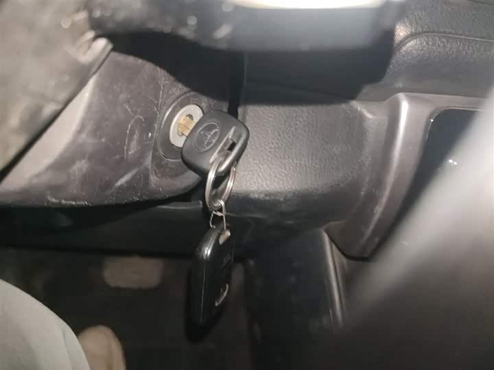 Фото 9 - Toyota Yaris L Hatchback