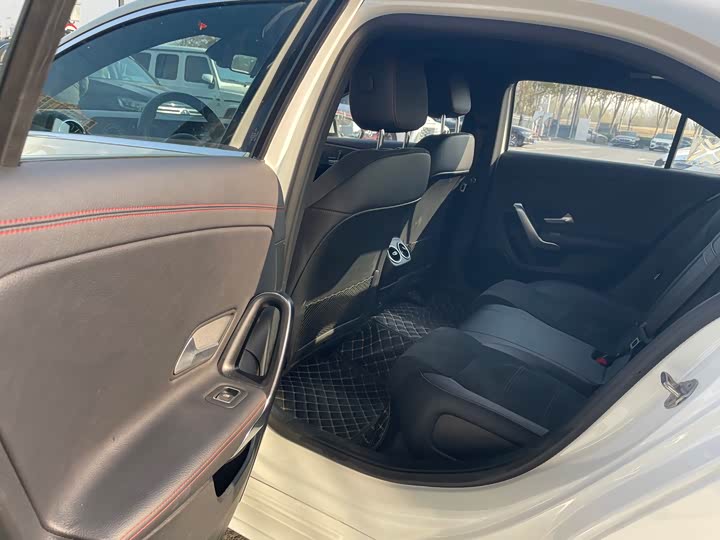 Фото 8 - Mercedes-Benz A-Class