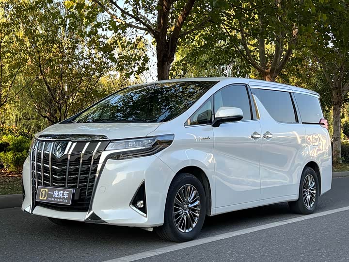 Фото 1 - Toyota Alphard