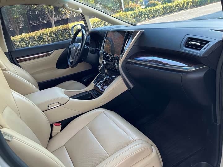 Фото 18 - Toyota Alphard