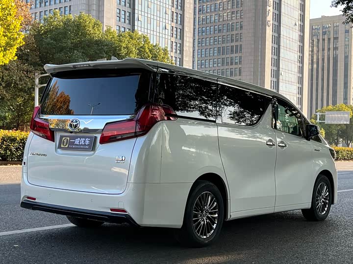 Фото 5 - Toyota Alphard