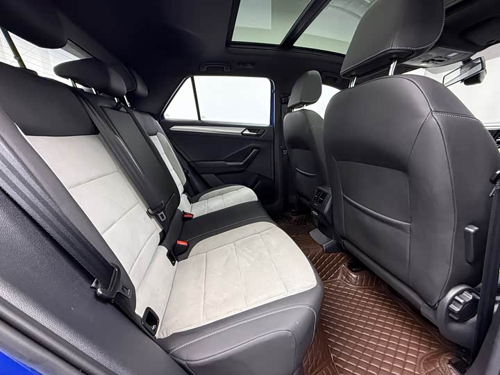 Фото 10 - Volkswagen T-Roc