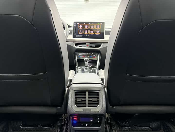 Фото 18 - Volkswagen Tayron