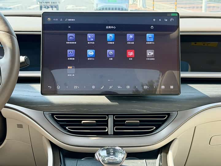 Фото 17 - Denza D9