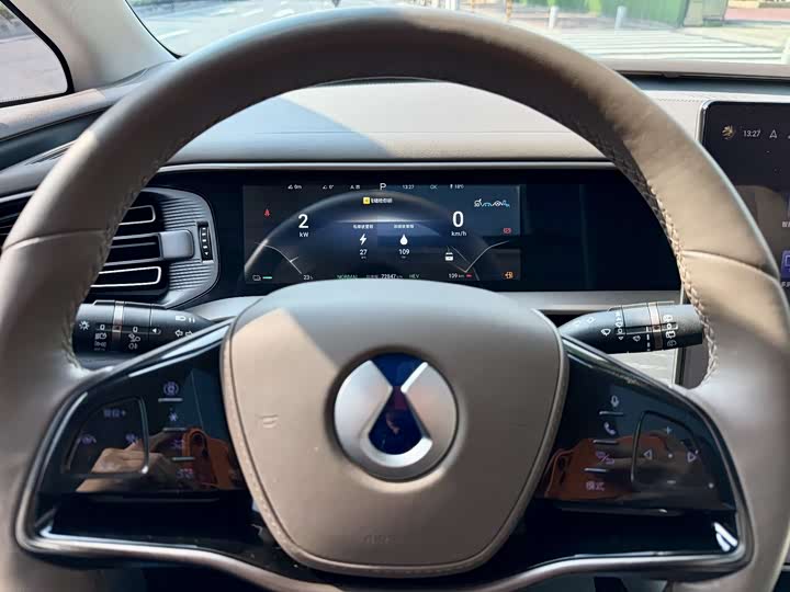 Фото 19 - Denza D9