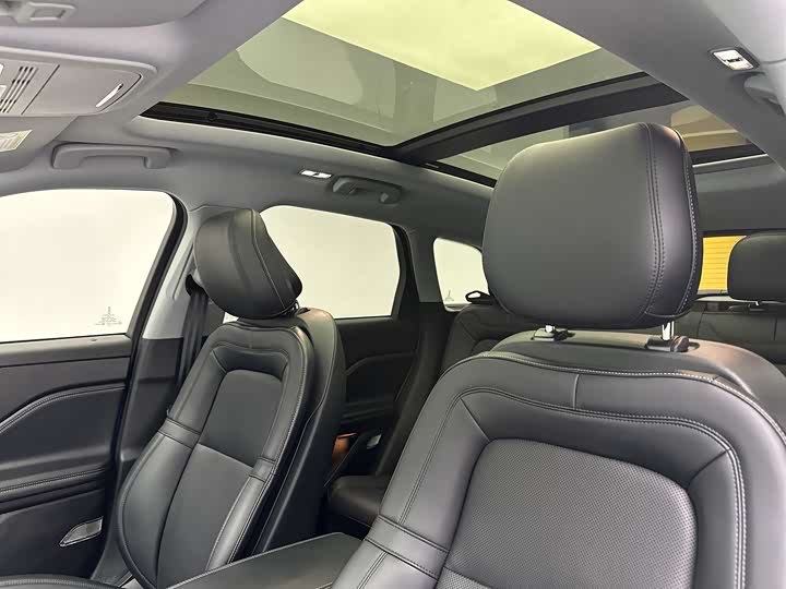 Фото 10 - Lincoln Corsair