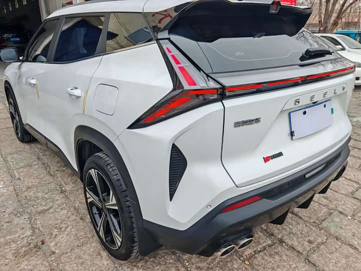 Фото 11 - Geely Atlas