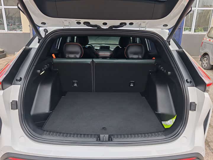 Фото 12 - Geely Atlas