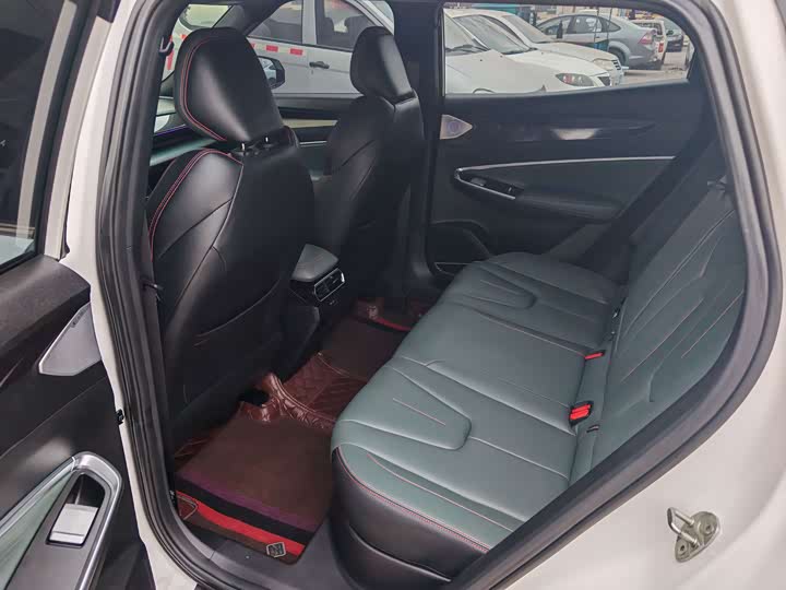 Фото 5 - Geely Atlas