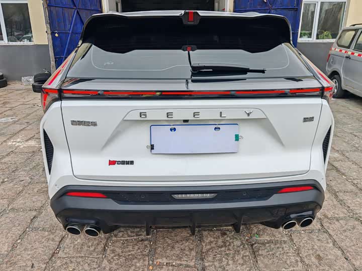 Фото 9 - Geely Atlas