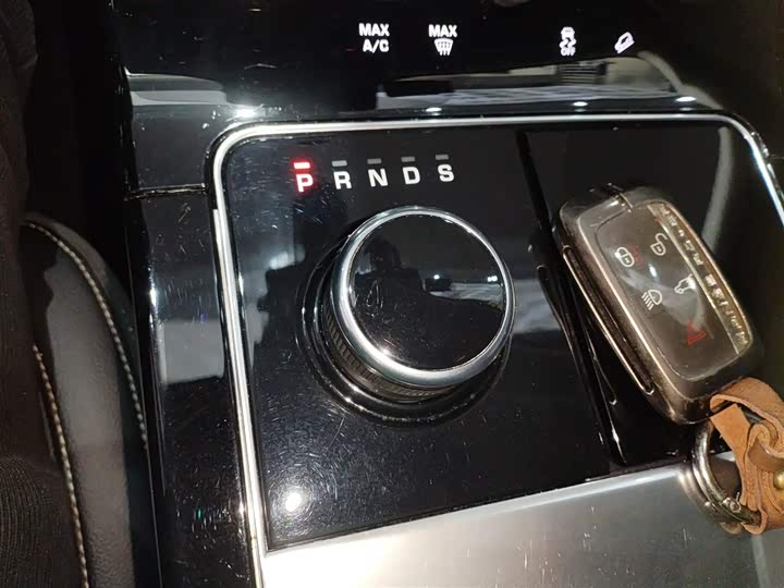 Фото 14 - Land Rover Range Rover Velar