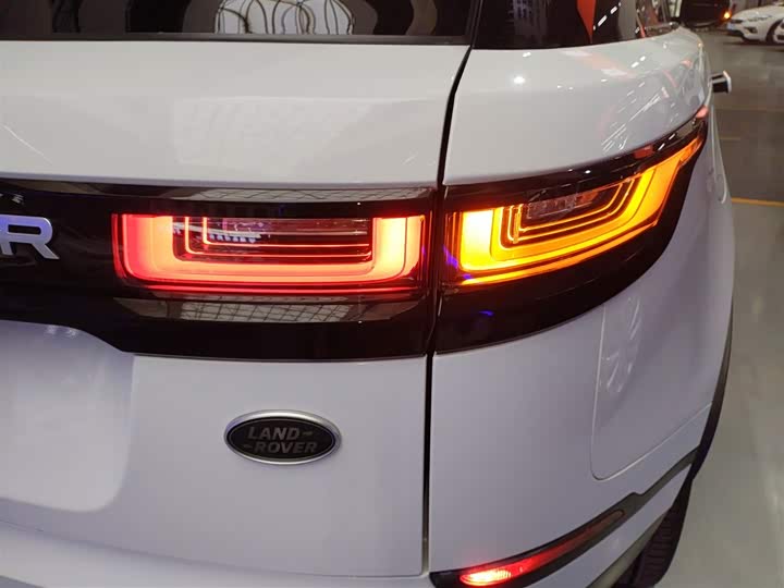 Фото 8 - Land Rover Range Rover Velar