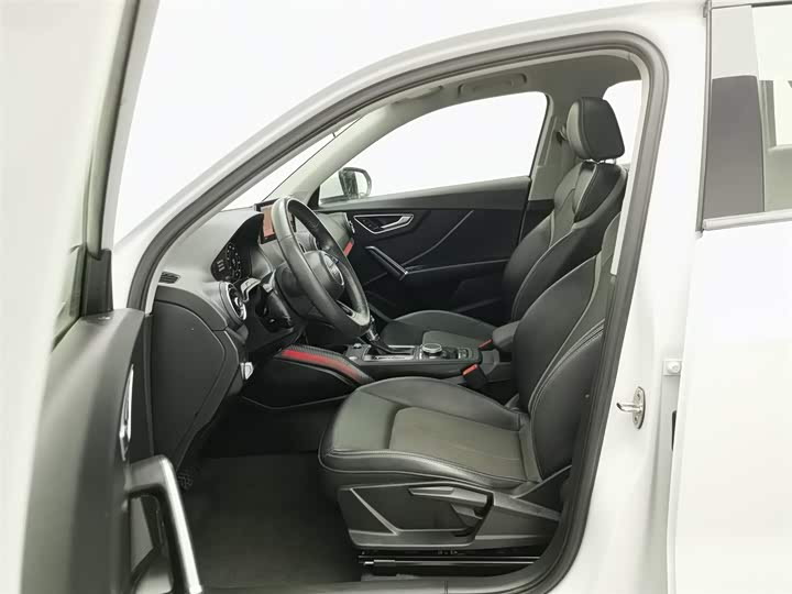 Фото 10 - Audi Q2L e-tron