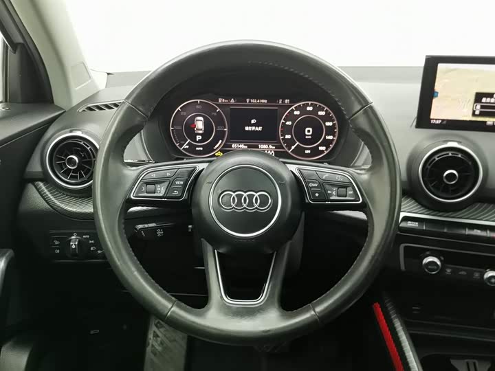 Фото 11 - Audi Q2L e-tron