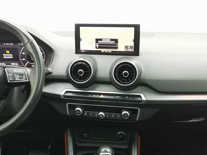 Фото 12 - Audi Q2L e-tron