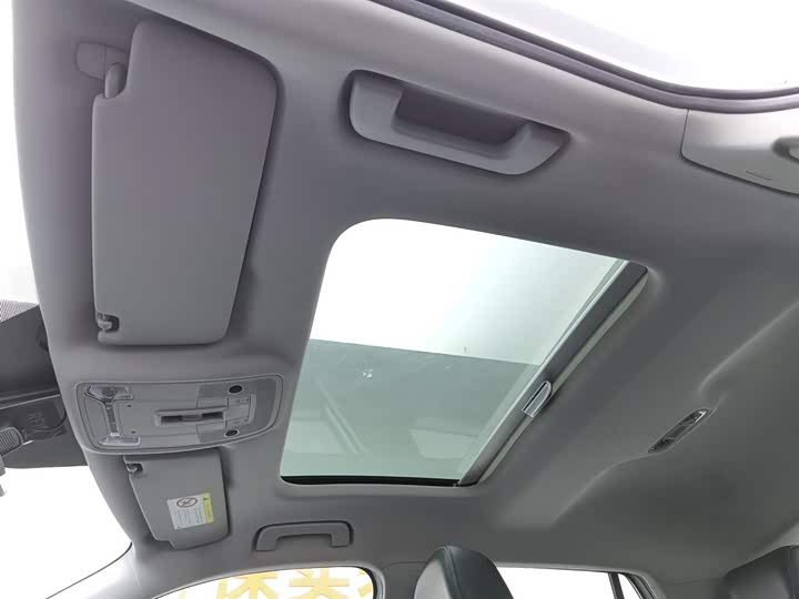 Фото 14 - Audi Q2L e-tron