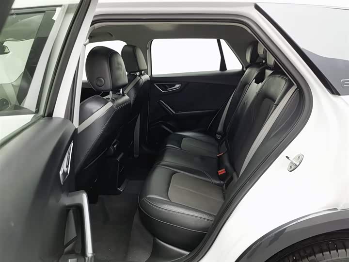 Фото 15 - Audi Q2L e-tron